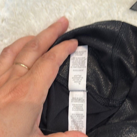 Black High-Waisted Leggings - Picture 5 of 6